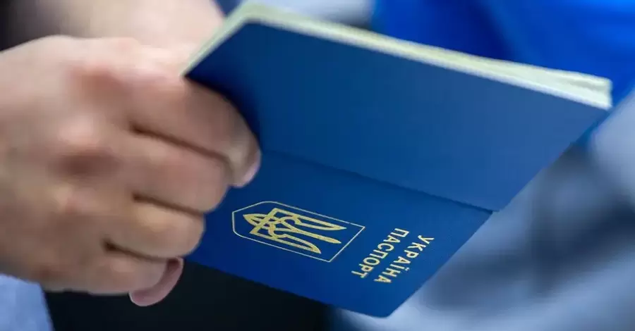 У Німеччині уточнять можливість одержати замість простроченого українського паспорта місцеві документи